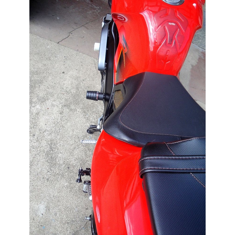 Aprilia TUONO 1000 (02-05) Pfeil