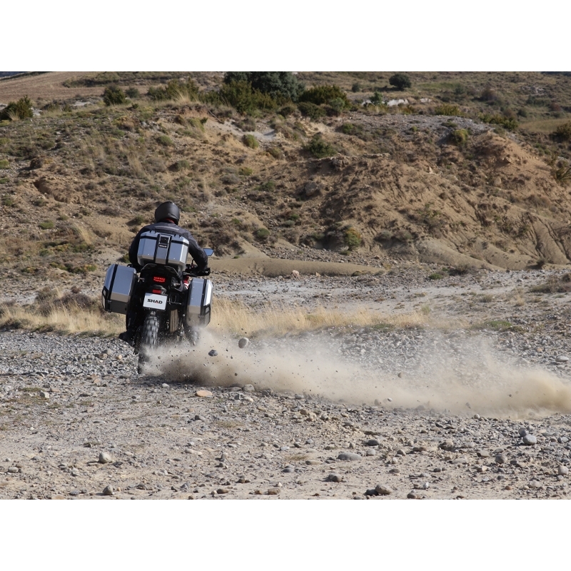 Complete set of aluminum cases SHAD TERRA, 48L topcase + 47L / 47L side cases, including mounting kit and plate SHAD HONDA CB 500 X