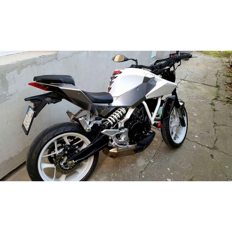 Hyosung GD250 Exiv Pfeil