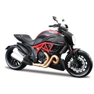Modell der Maisto Ducati Diavel Carbon 1:12