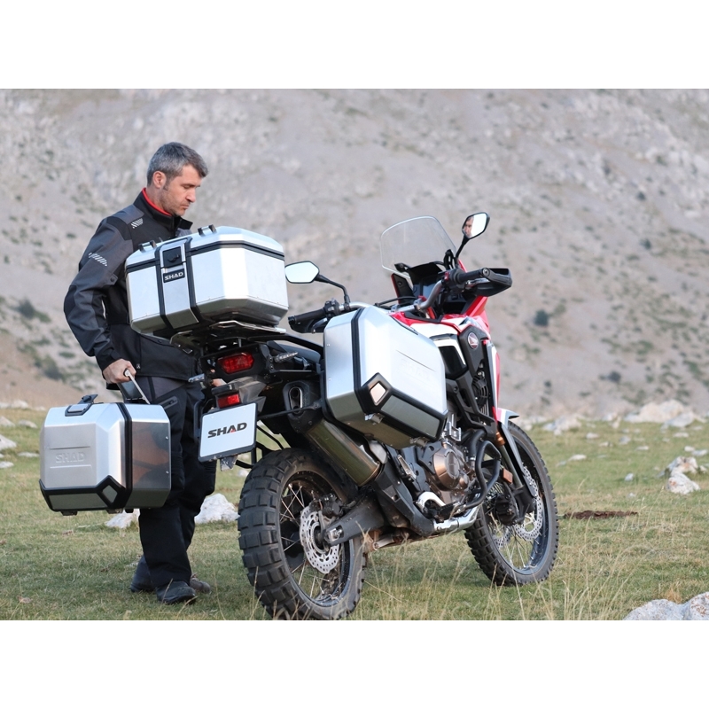 Complete set of aluminum cases SHAD TERRA, 48L topcase + 36L / 36L side cases, including mounting kit and plate SHAD SUZUKI DL 650 V-Strom