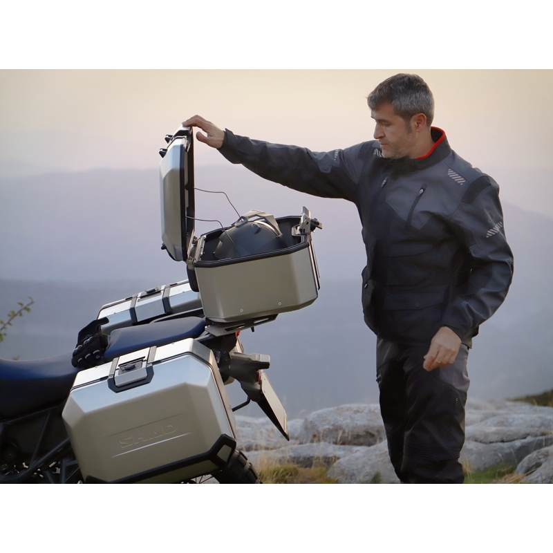 Complete set of aluminum cases SHAD TERRA, 48L topcase + 47L / 47L side cases, including mounting kit and plate SHAD SUZUKI DL 650 V-Strom