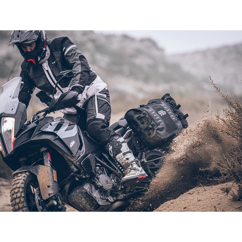 Complete set of SHAD TERRA TR40 adventure saddlebags and SHAD TERRA BLACK aluminium 48L topcase, including mounting kit SHAD BMW R 1200 GS Adventure/ R 1250 GS Adventure