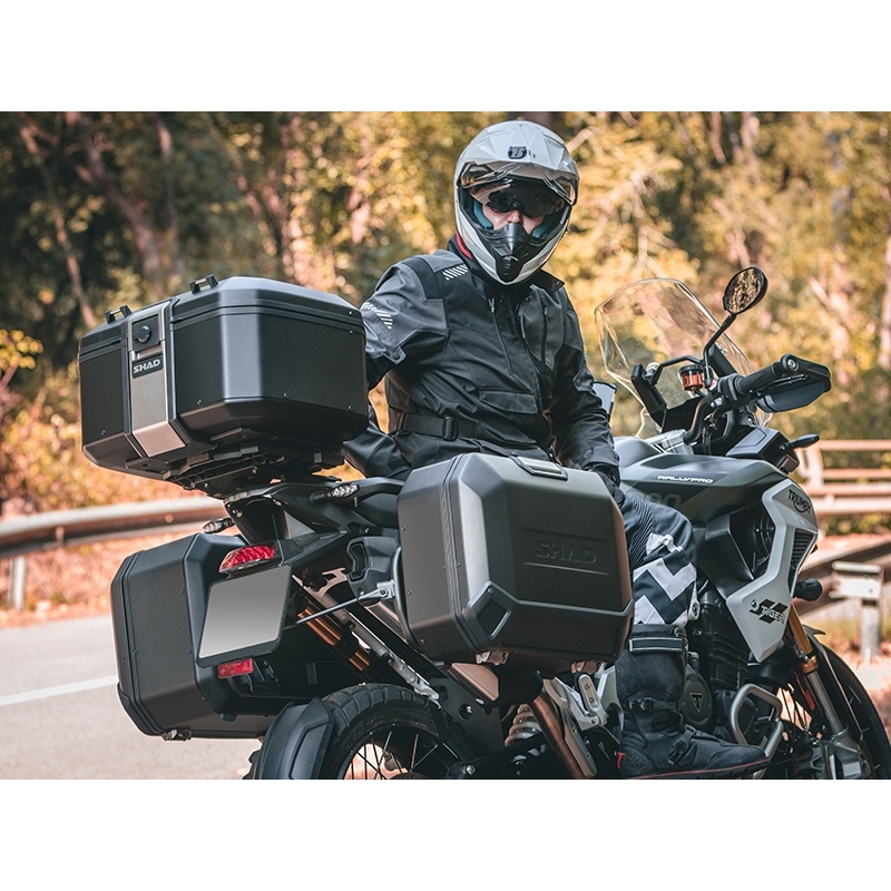 Complete set of SHAD TERRA TR40 adventure saddlebags and SHAD TERRA BLACK aluminium 55L topcase, including mounting kit SHAD BMW F 650 GS / F 700 GS/ F 800 GS (2008 - 2018)