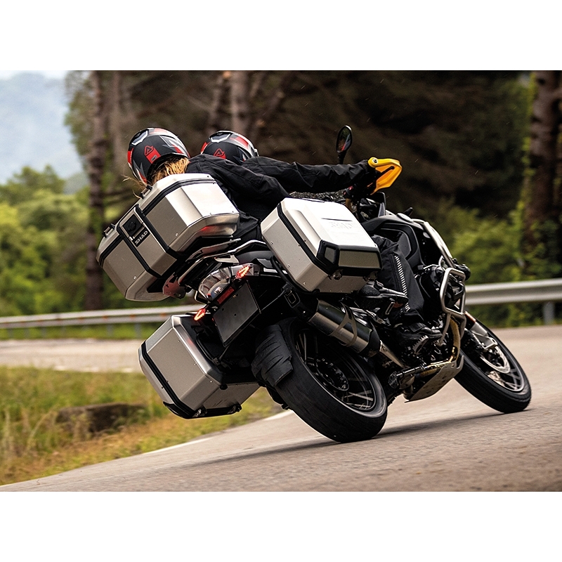 Complete set of SHAD TERRA TR40 adventure saddlebags and SHAD TERRA aluminium 55L topcase, including mounting kit SHAD BMW F 650 GS / F 700 GS/ F 800 GS (2008 - 2018)