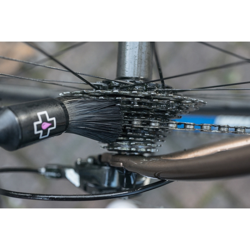 Drivetrain detailing brush MUC-OFF