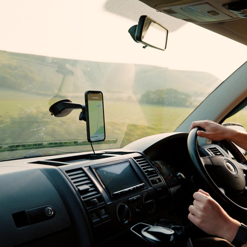 Quad Lock® Saugnapfhalterung für Windschutzscheibe/Armaturenbrett, Schwarz