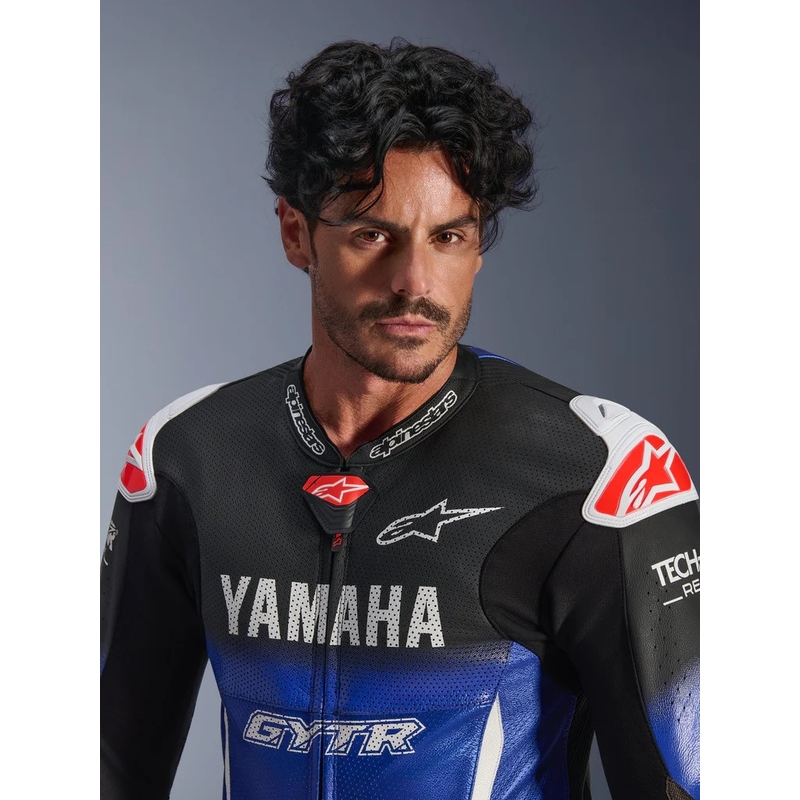 Alpinestars GP-R7 Einteiliger Motorrad-Lederkombi, kompatibel mit der YAMAHA GYTR TECH-AIR Kollektion, in Blau, Schwarz, Weiß und Rot