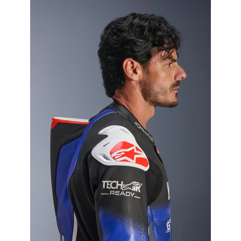 Alpinestars GP-R7 Einteiliger Motorrad-Lederkombi, kompatibel mit der YAMAHA GYTR TECH-AIR Kollektion, in Blau, Schwarz, Weiß und Rot