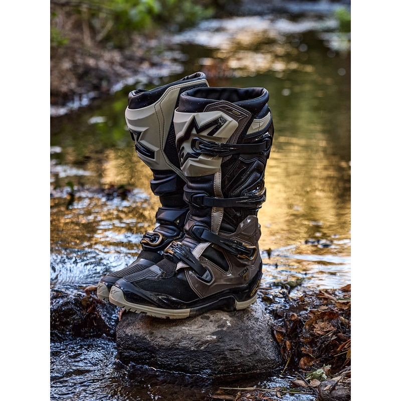 Alpinestars TECH 7 Enduro Drystar Motorradstiefel Schwarz-Dunkelgrau-Gold