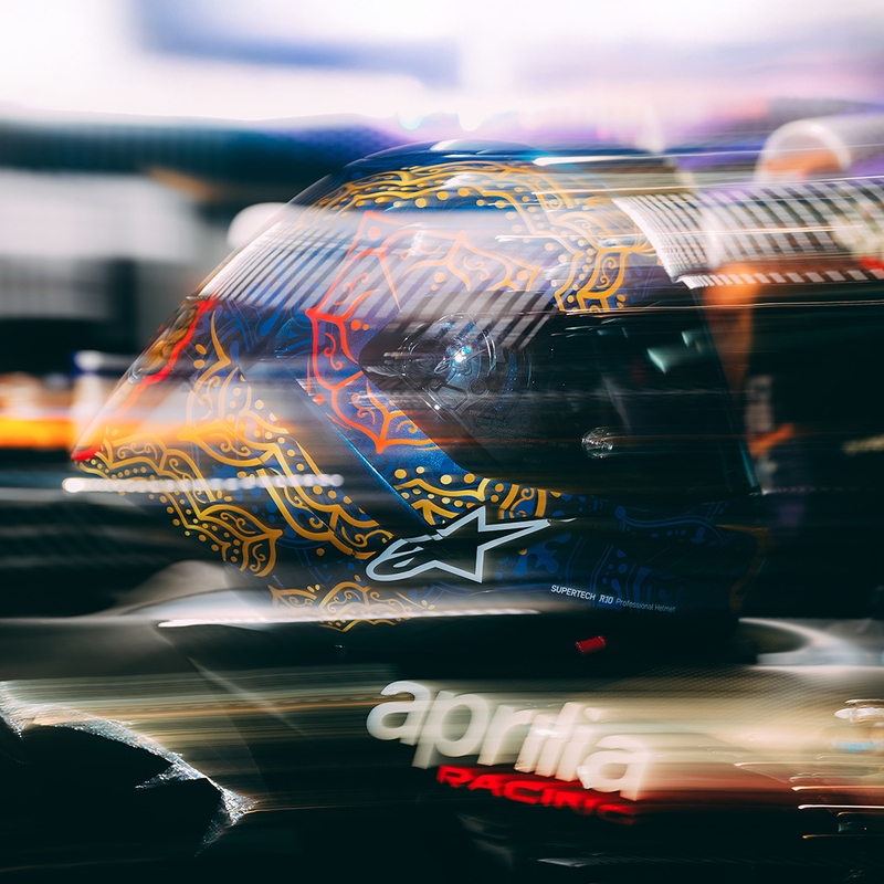 Alpinestars Supertech R10 Marthainator Limited Edition Integralhelm, limitiert von JORGE MARTIN, Modell Blue Pearl, Gold Red