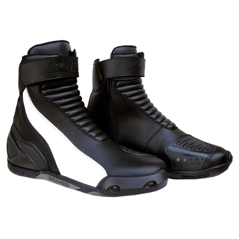 Kore Short Sport Schwarz und Weiß Moto Schuhe Ausverkauf